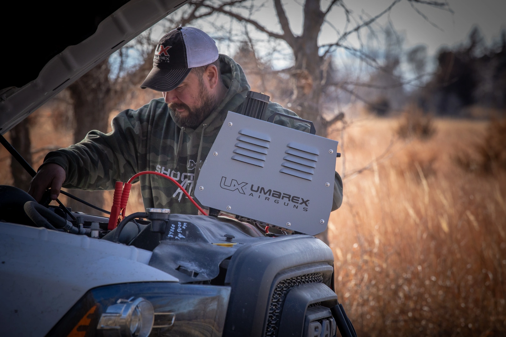 UMAREX READYAIR HIGH PRESSURE COMPRESSOR USED FOR FILLING PCP GUNS LIKE THE AIRSABER, AIRJAVELIN PRO, AND FISHR