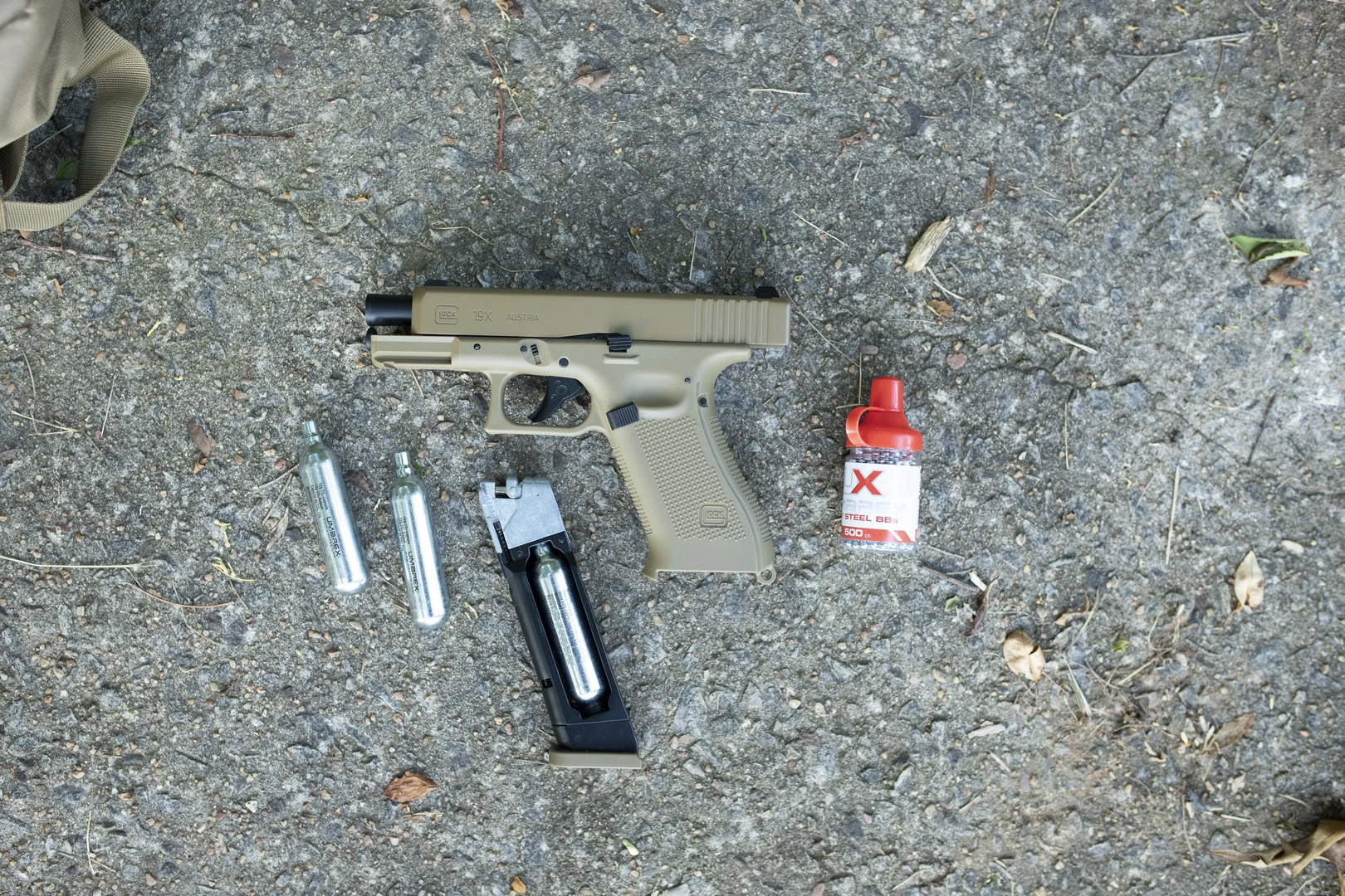 GLOCK 19X CO2 Powered .177 Caliber BB Pistol